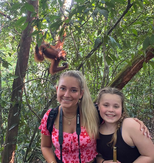 Orang-oetans spotten in Bukit Lawang met de kinderen